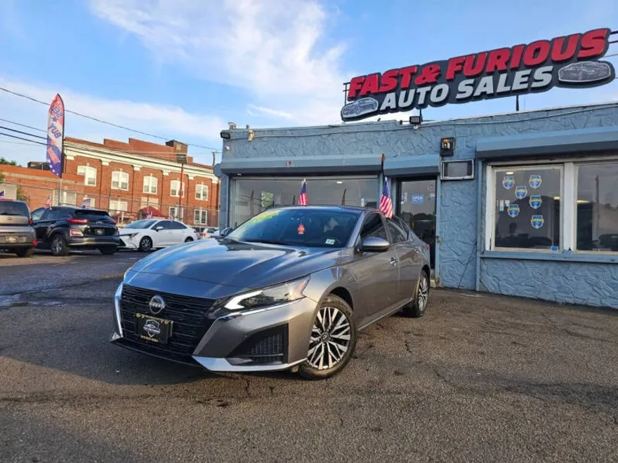 2023 Nissan Altima 2.5 SV photo 1