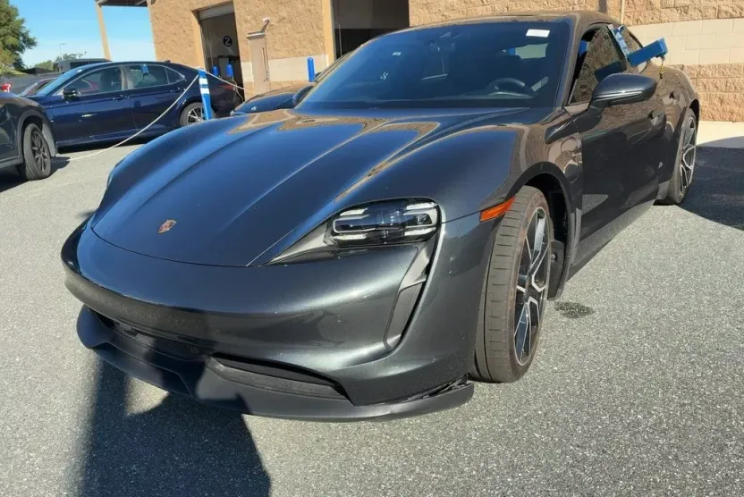 2022 Porsche Taycan Base photo 1