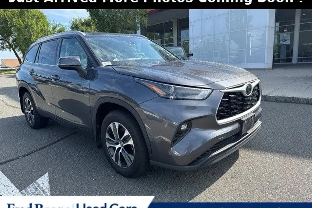 2022 Toyota Highlander XLE photo 1