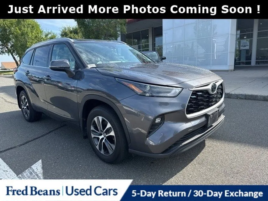 2022 Toyota Highlander XLE photo 1
