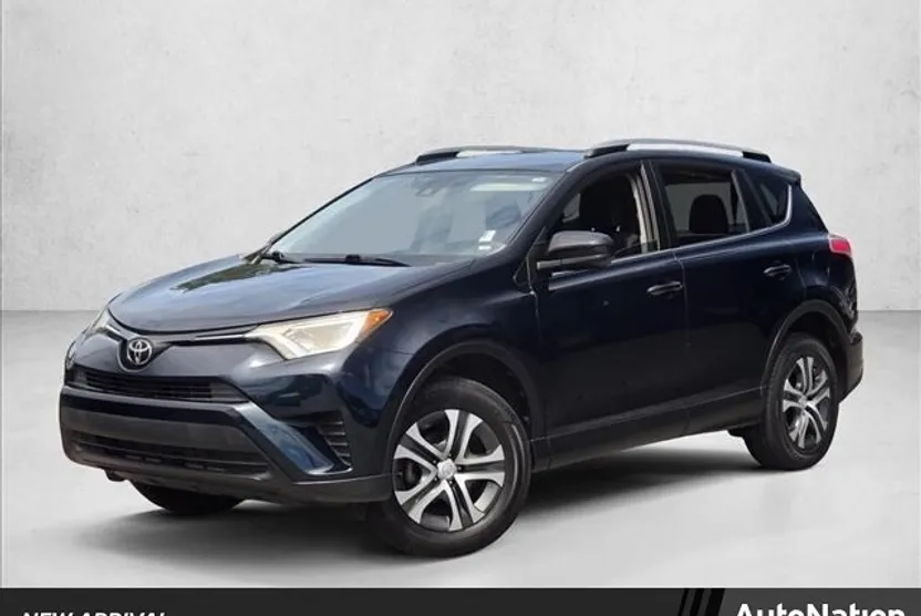 2018 Toyota RAV4 LE photo 1