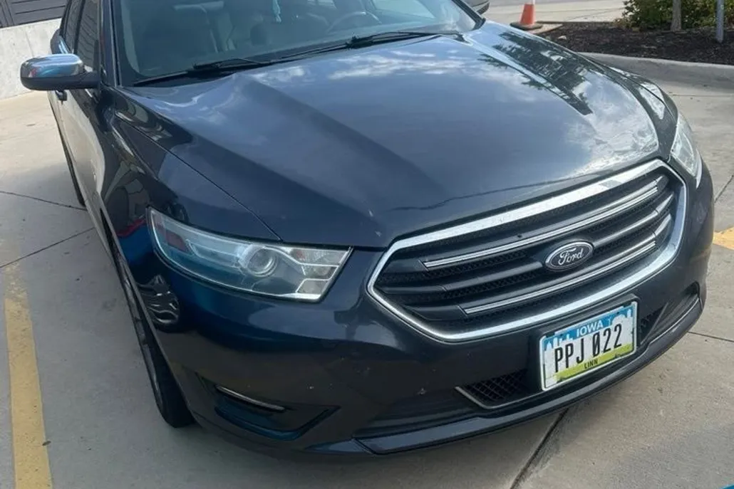 2017 Ford Taurus Limited photo 1