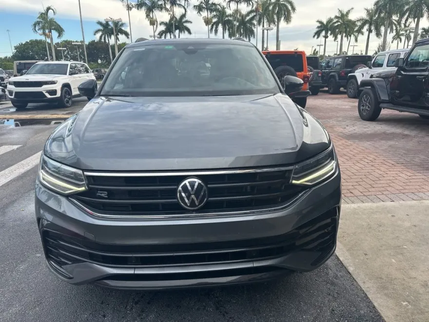 2023 Volkswagen Tiguan SE R-Line Black photo 1