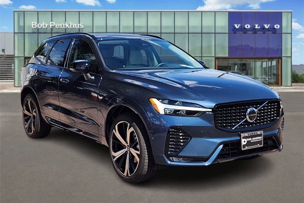 2025 Volvo XC60 B5 photo 1