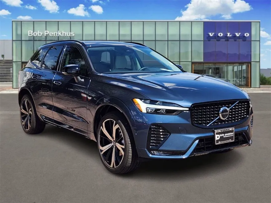 2025 Volvo XC60 B5 photo 1
