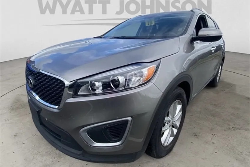 2017 Kia Sorento LX photo 1