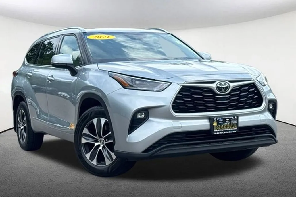 2021 Toyota Highlander XLE photo 1
