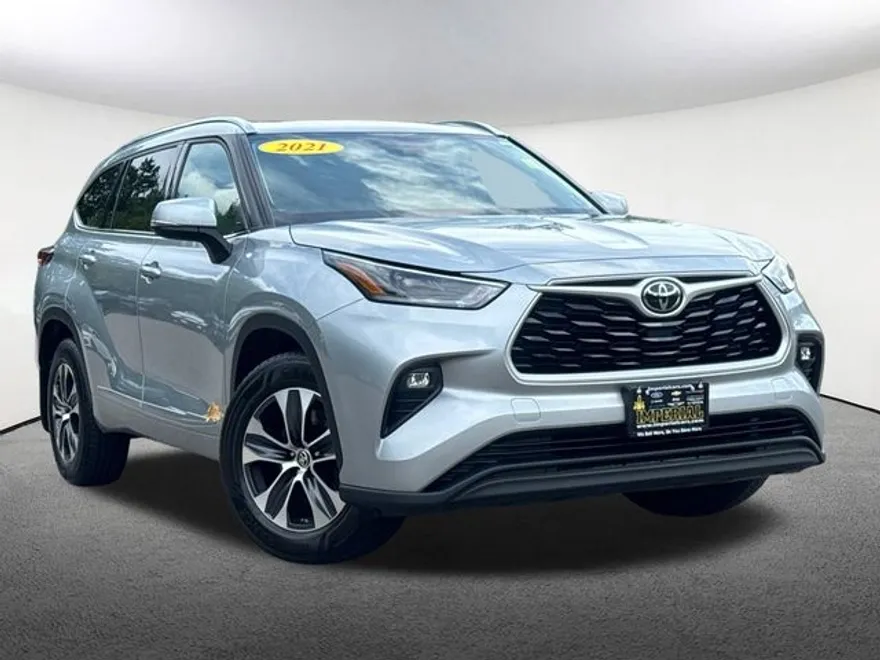 2021 Toyota Highlander XLE photo 1