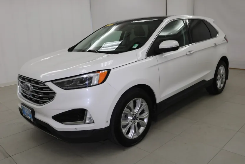 2021 Ford Edge Titanium photo 1