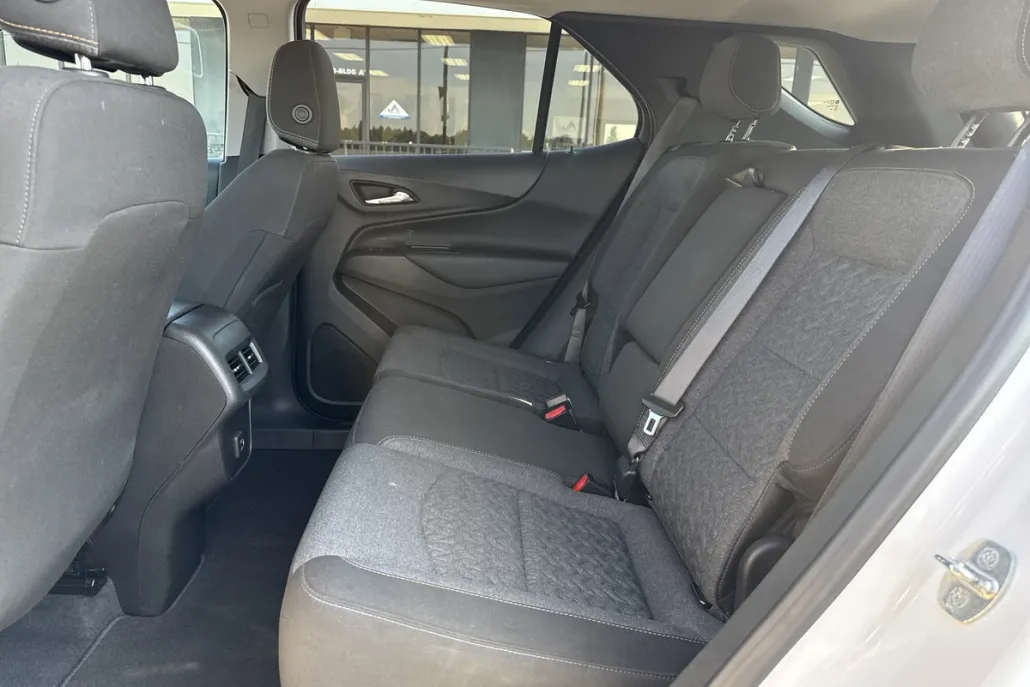 2022 Chevrolet Equinox LT photo 1
