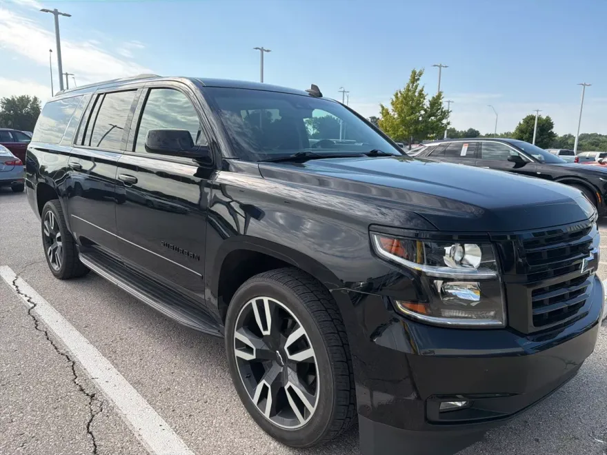 2020 Chevrolet Suburban Premier photo 1