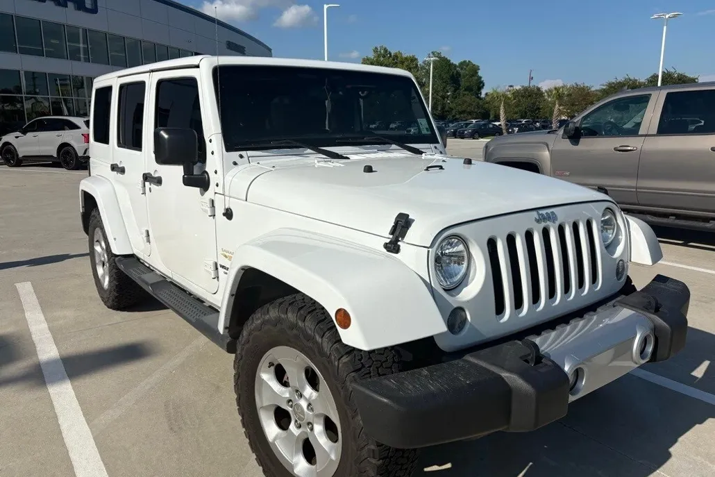2015 Jeep Wrangler Unlimited Sahara photo 1