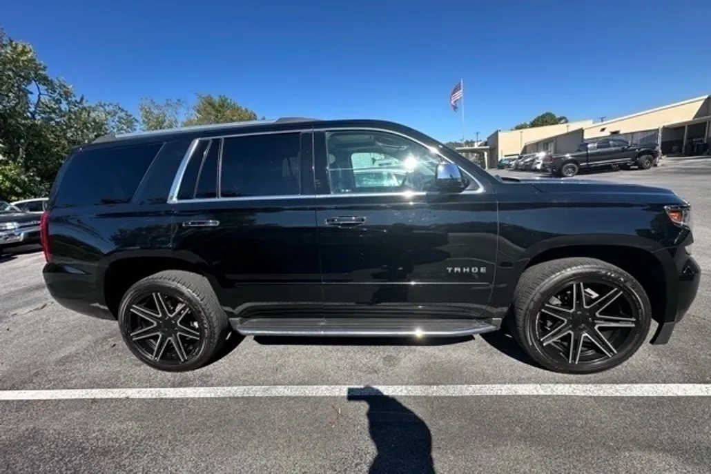2017 Chevrolet Tahoe Premier photo 1