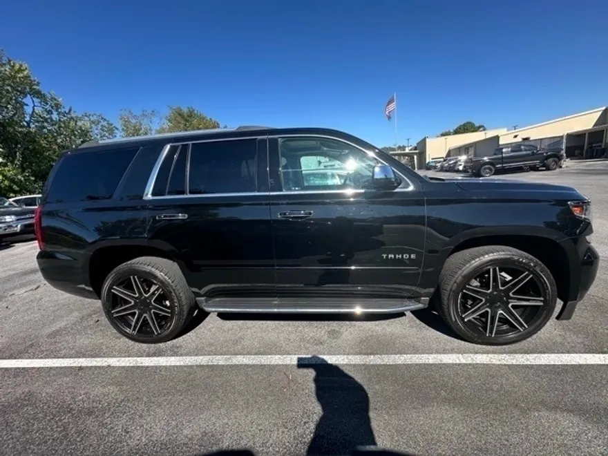 2017 Chevrolet Tahoe Premier photo 1