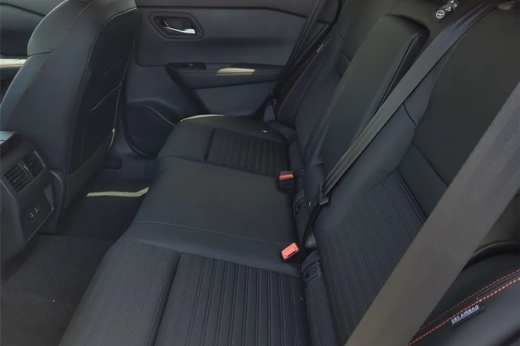 2026 Nissan Rogue SV photo 1