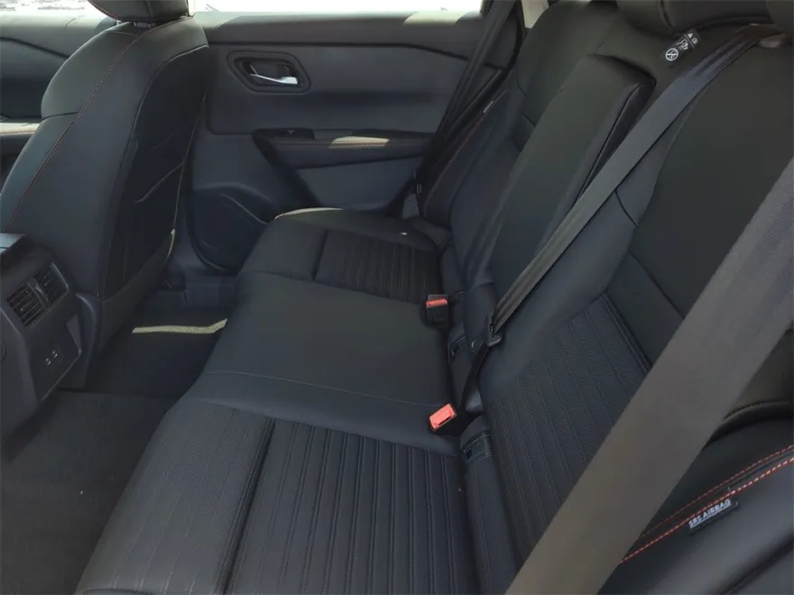 2026 Nissan Rogue SV photo 1