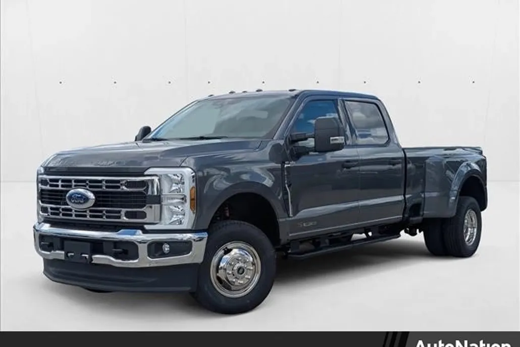 2026 Ford F-350 XLT photo 1