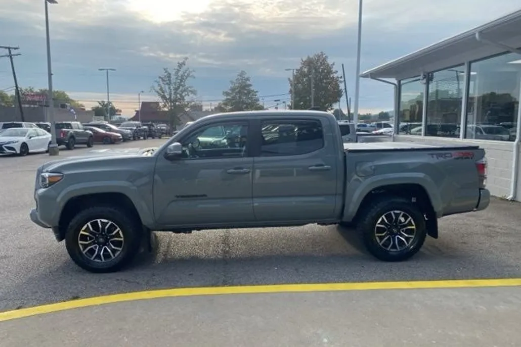 2023 Toyota Tacoma TRD Sport V6 photo 1