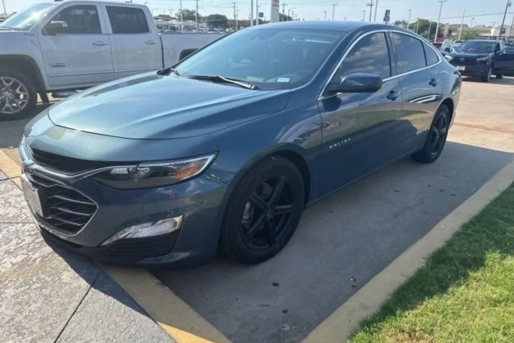 2025 Chevrolet Malibu 1LT photo 1