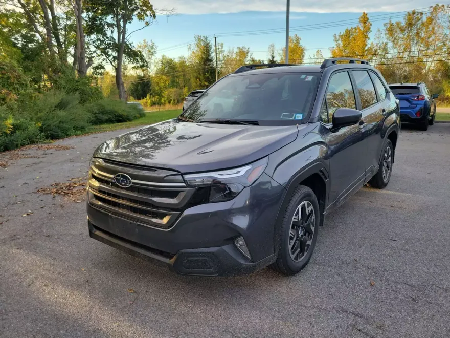 2025 Subaru Forester Premium Base photo 1