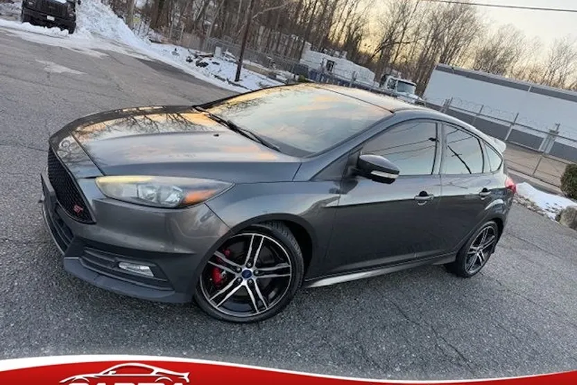 2017 Ford Focus ST photo 1