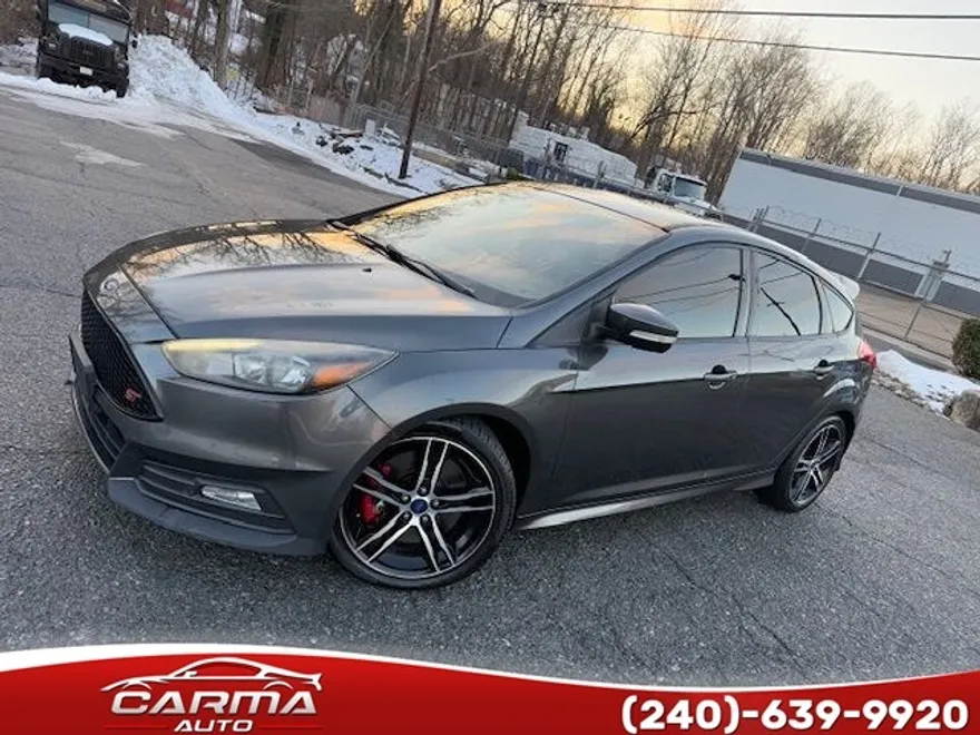 2017 Ford Focus ST photo 1