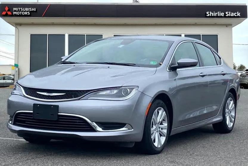 2016 Chrysler 200 Limited photo 1