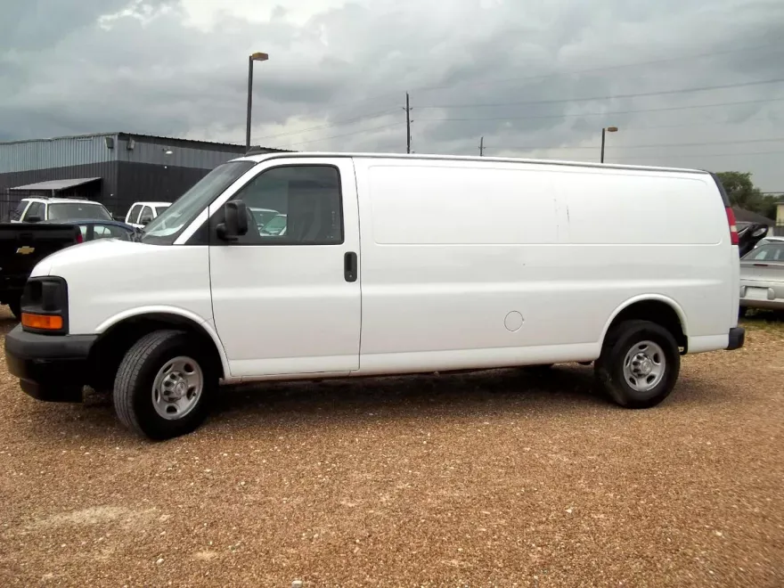 2017 Chevrolet Express photo 1