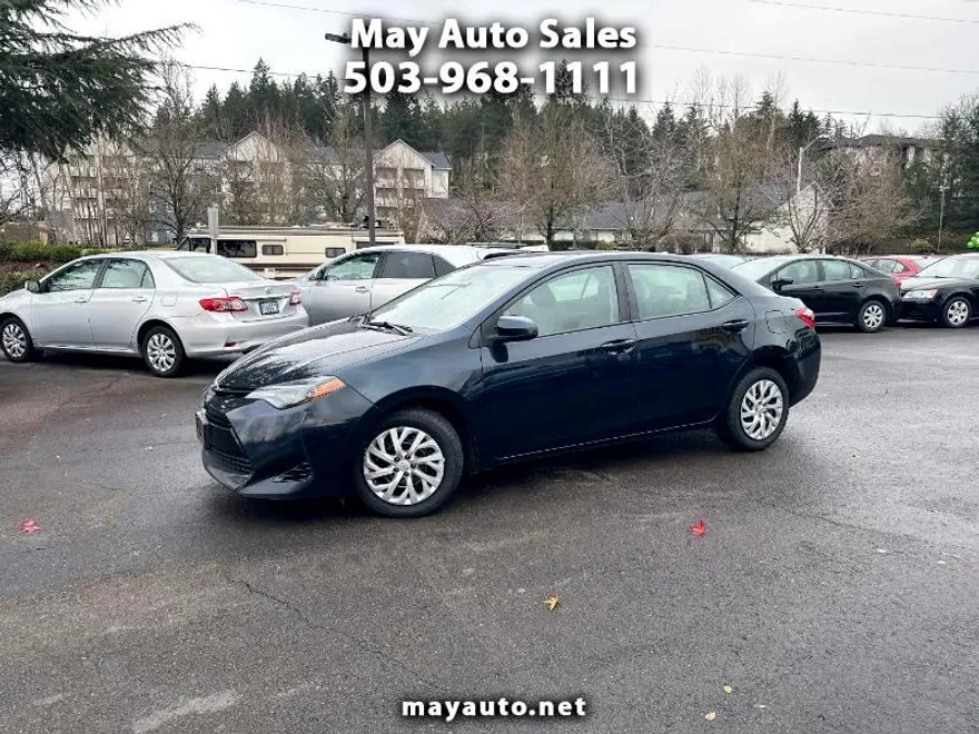 2018 Toyota Corolla LE photo 1
