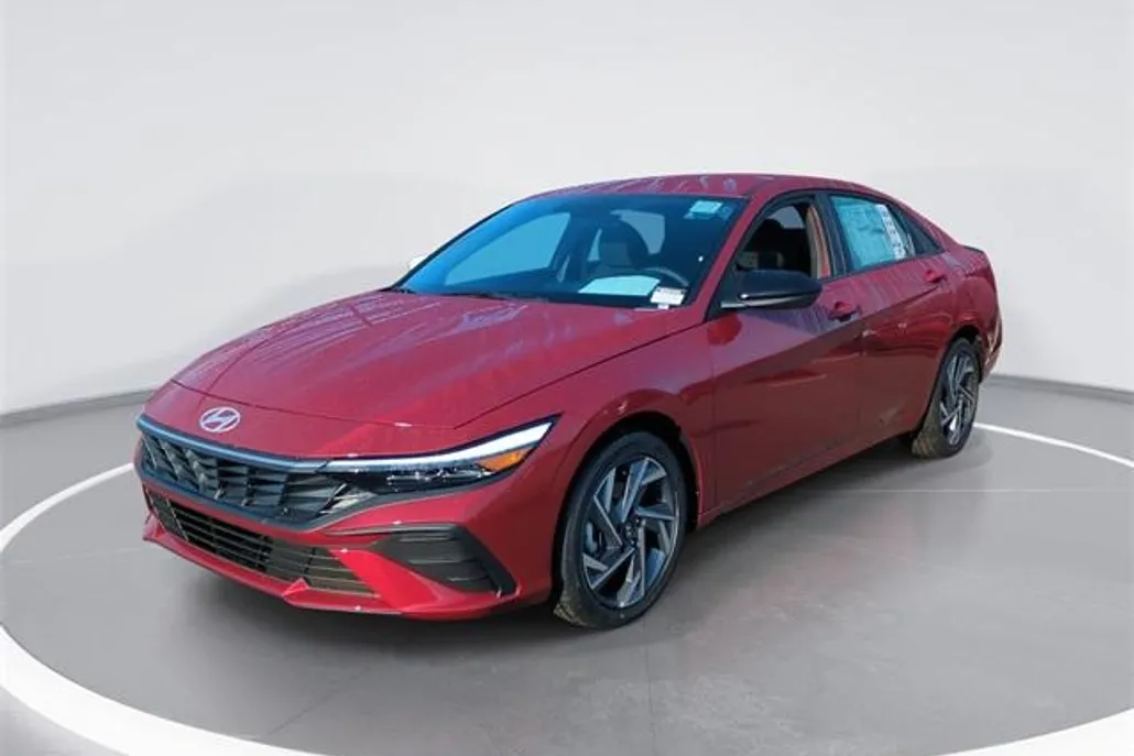 2025 Hyundai Elantra SEL Sport photo 1