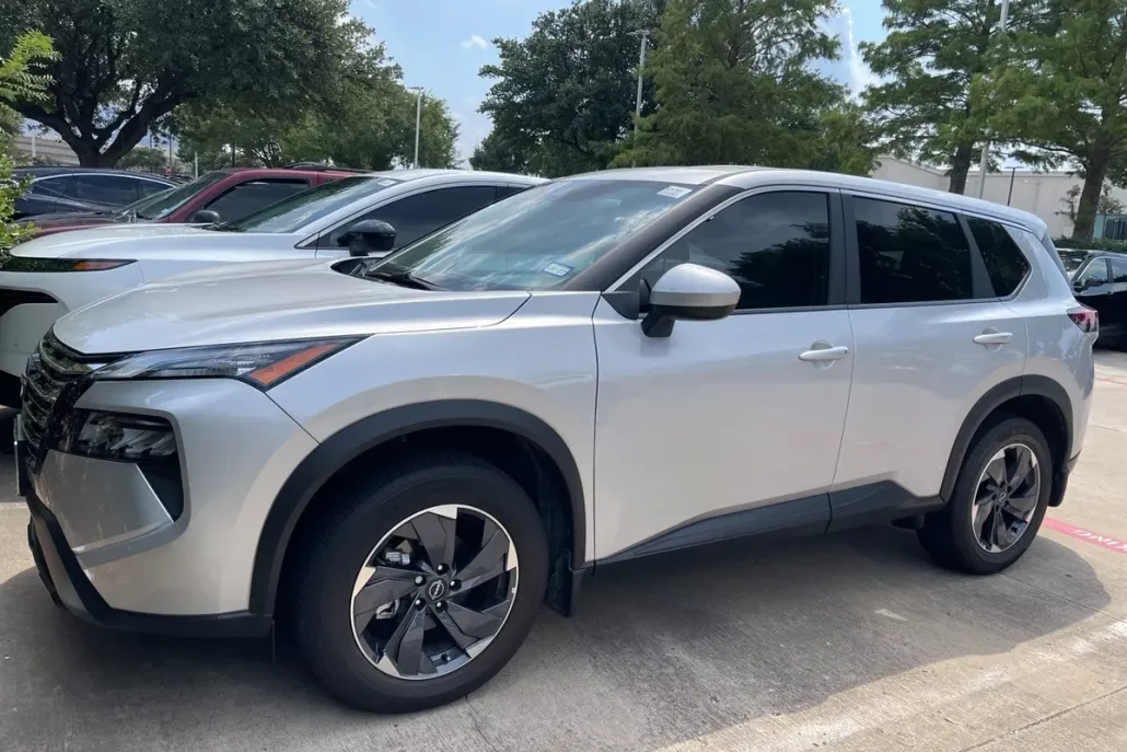 2025 Nissan Rogue SV photo 1