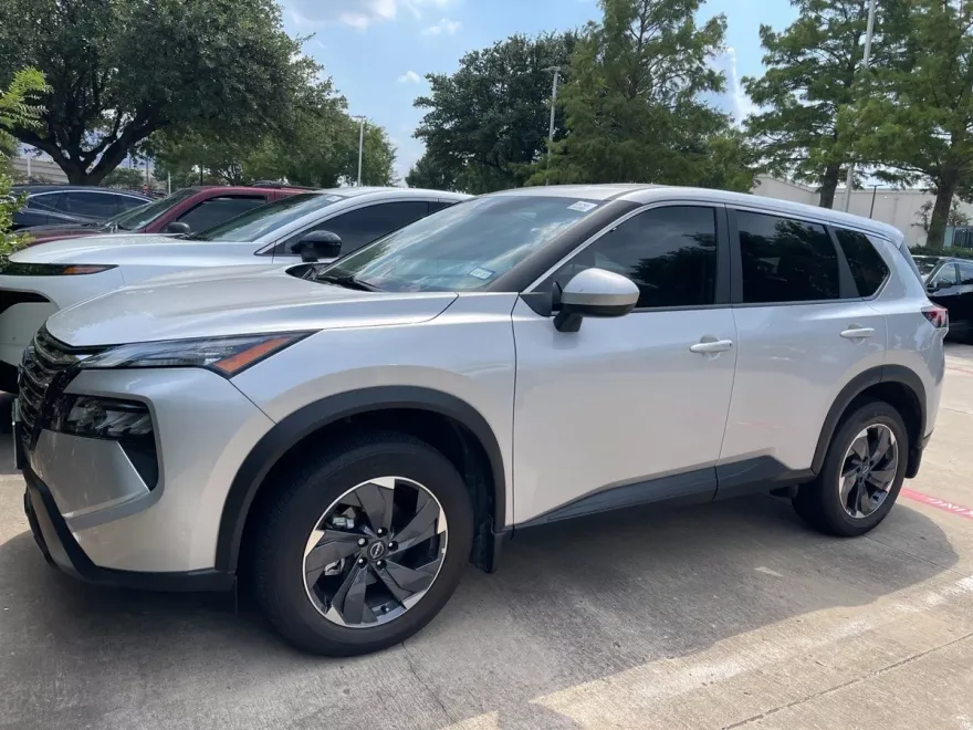2025 Nissan Rogue SV photo 1