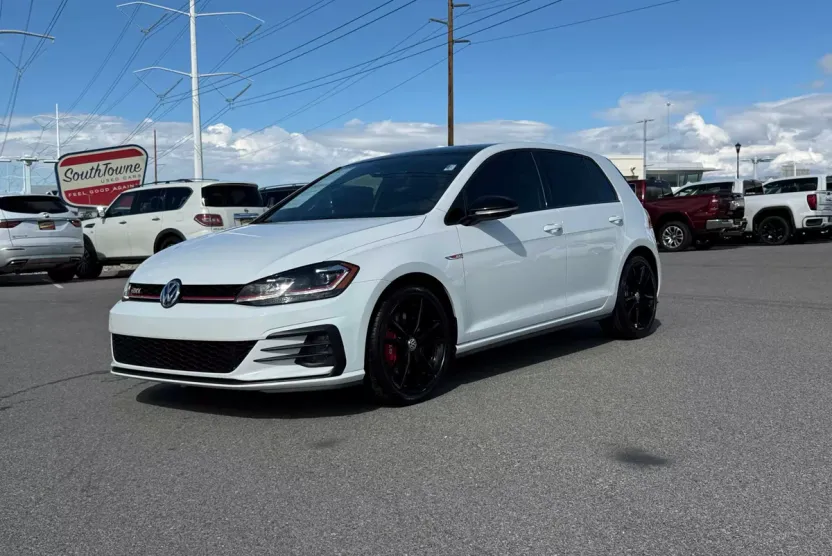 2021 Volkswagen Golf GTI SE photo 1