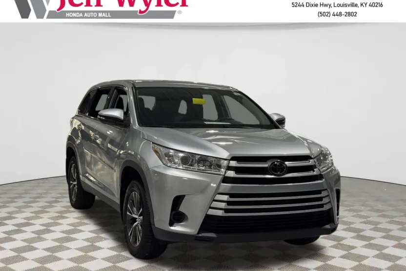 2019 Toyota Highlander LE photo 1