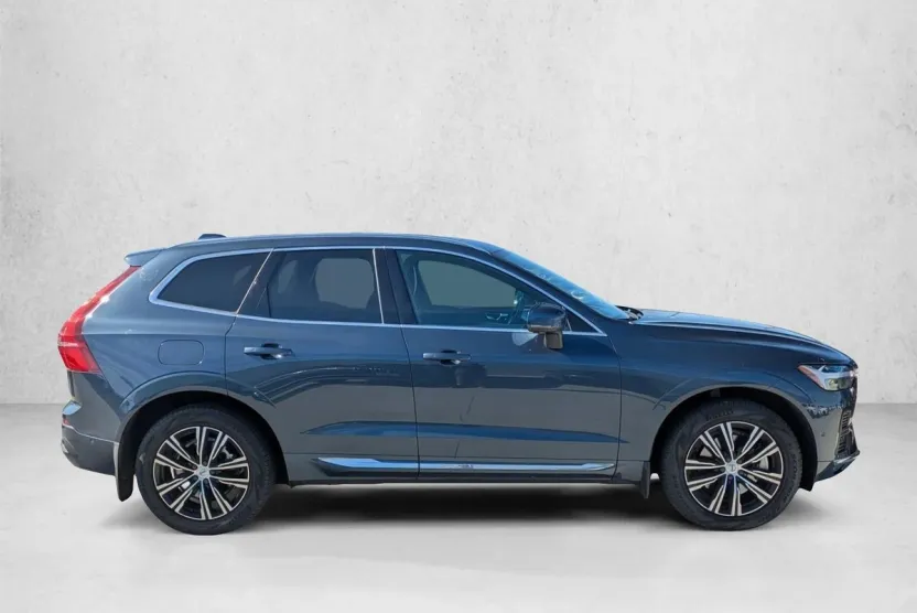 2022 Volvo XC60 Inscription photo 1