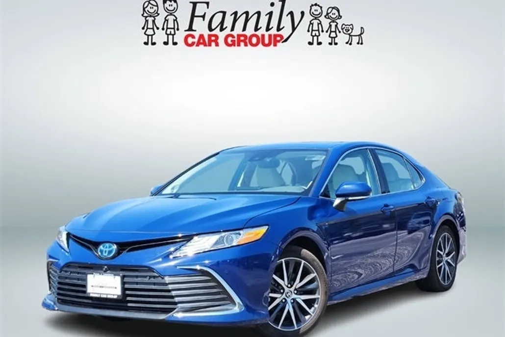 2024 Toyota Camry Hybrid XLE photo 1