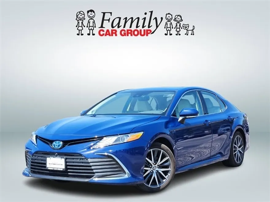 2024 Toyota Camry Hybrid XLE photo 1