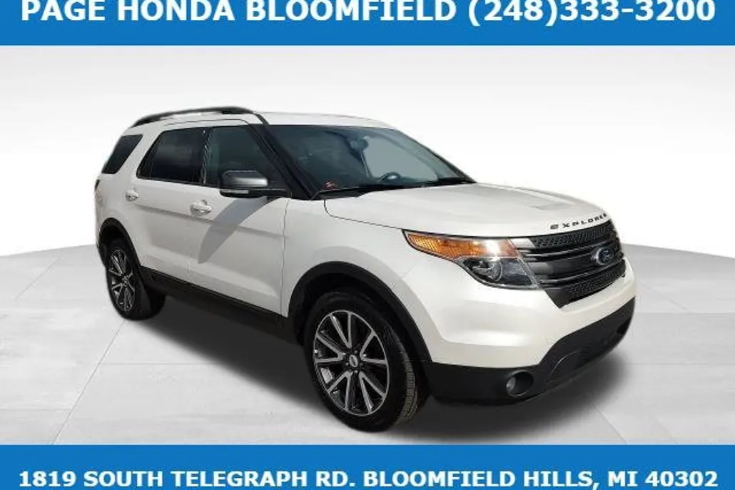 2015 Ford Explorer XLT photo 1