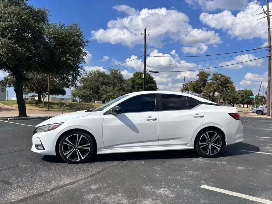 2021 Nissan Sentra SR photo 1