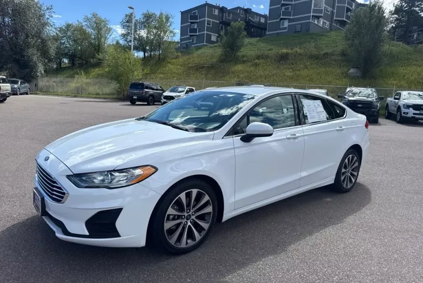 2020 Ford Fusion SE photo 1