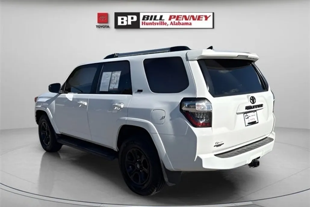 2022 Toyota 4Runner SR5 photo 1