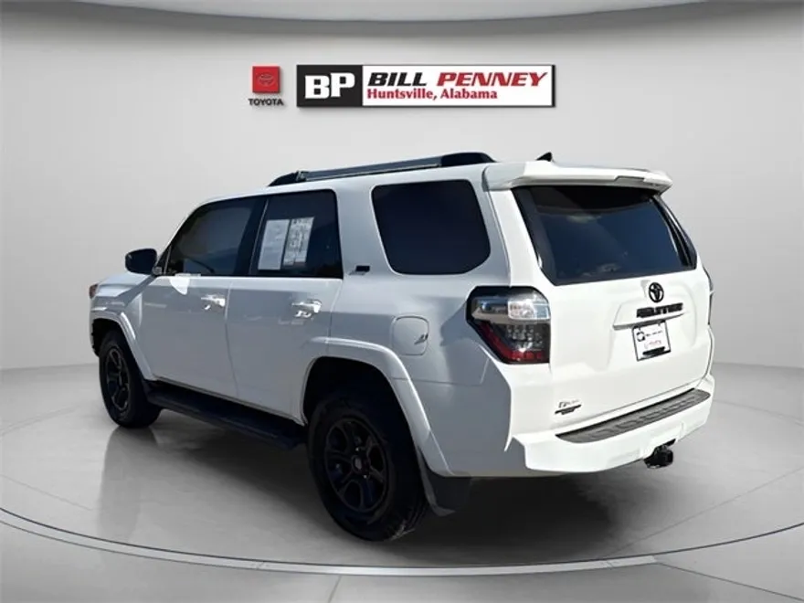 2022 Toyota 4Runner SR5 photo 1