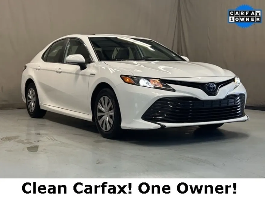 2020 Toyota Camry Hybrid LE photo 1