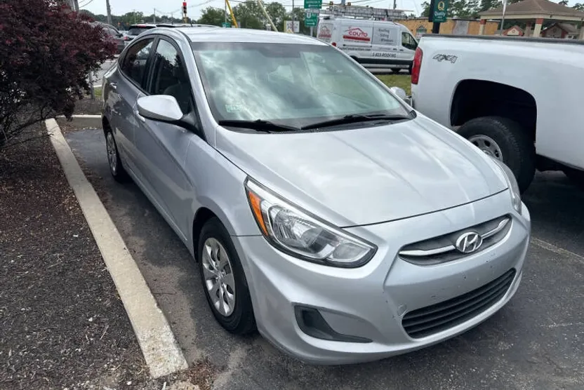 2016 Hyundai Accent SE photo 1