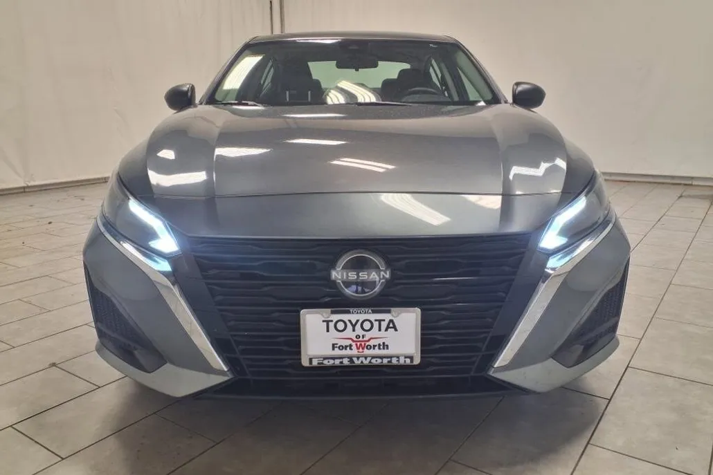 2024 Nissan Altima 2.5 SV photo 1