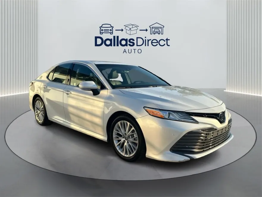 2018 Toyota Camry XLE photo 1