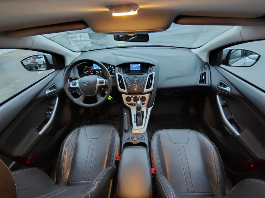 2014 Ford Focus SE photo 1