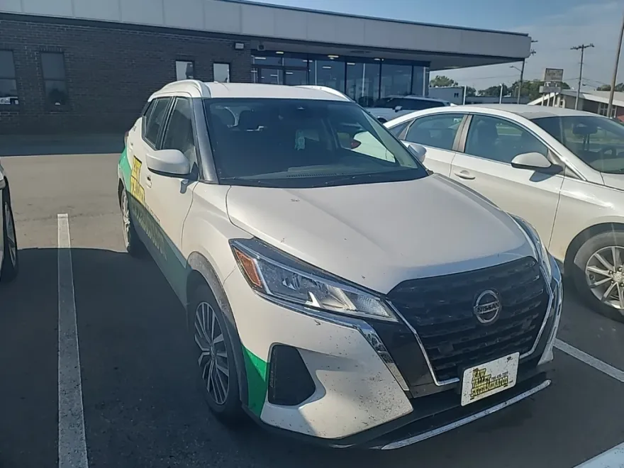 2021 Nissan Kicks SV photo 1