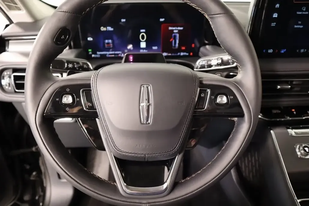2025 Lincoln Aviator Premiere photo 1