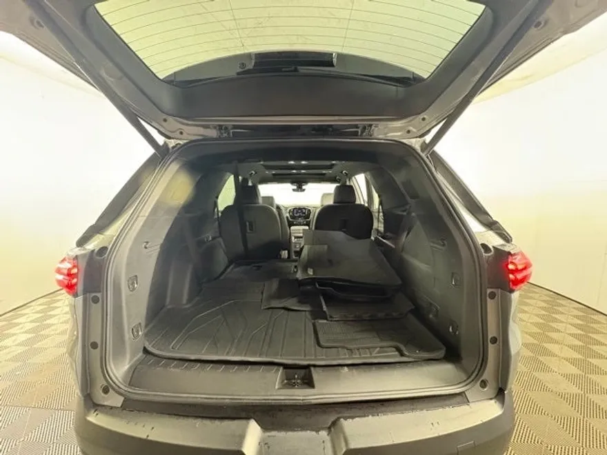 2023 Chevrolet Traverse RS photo 1